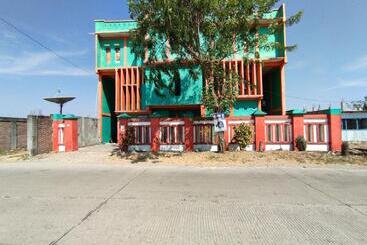 ホテル Oyo 93304 Wisma La Oda Syariah