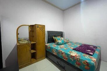 هتل Oyo 93308 Lima Saudara Syariah