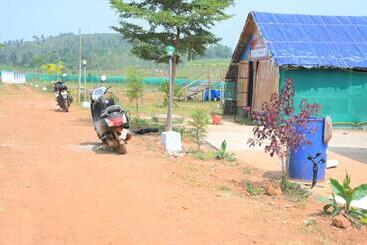 בית מלון כפרי Msn Bamboo Resort Araku