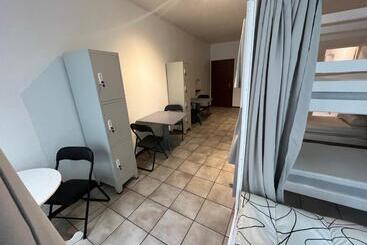 فندق صغير Auberge De Jeunesse Hyper Centre De Neuchâtel