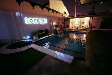 هتل Hostal Lo De Tote