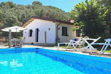 פנסיון Camera In Villa Con Piscina