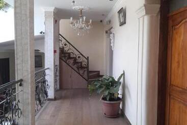 Пансион Hostal Atlantis