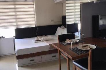 アパートホテル Mabolo Garden Flat A9 Rooftop Pool Shortwalk To Ayala Mall