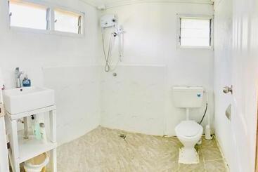 펜션 Tonga Cottage   Private Double Room Shared Facility
