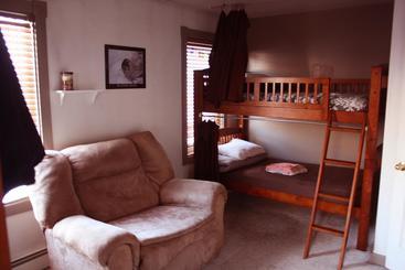 هتل 9th Ave Hostel