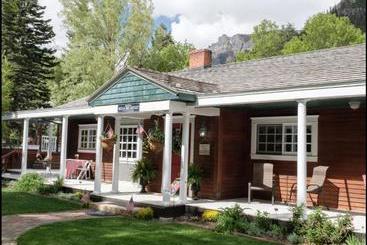 هتل Secret Garden Bed And Breakfast