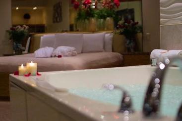 هتل Sybaris Pool Suites