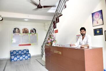 هتل Paramod Palace