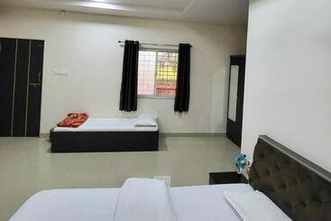 בית מלון כפרי Vayu Resort   Kas Pathar