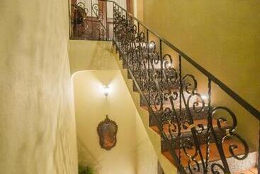 هتل Boutique La Casona Del Rey