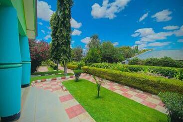 בית מלון כפרי New Royal Village