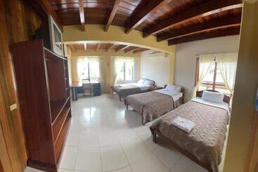 بنسيون Hostal Yutzo