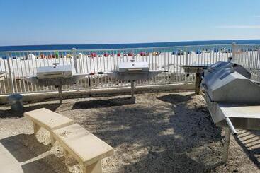 هتل آپارتمان Windward Pointe   404   Amazing Views Huge Balcony 3 Bed