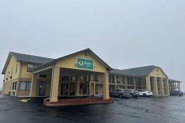 호스텔 Quality Inn