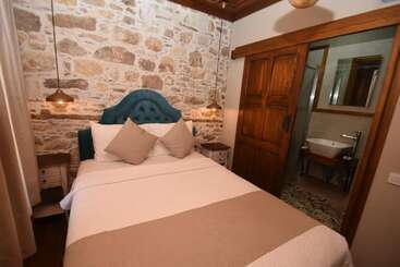 تختخواب و صبحانه Sim Otel
