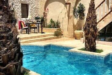 تختخواب و صبحانه Riad Dar El Caid Palais Xiii Siecle