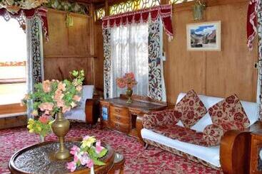 فندق De Laila House Boat