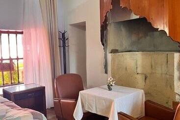 پانسیون Tarihi Sarı Konak