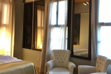 مسافرخانه Grace Lounge Premium