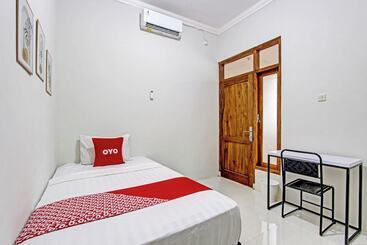 فندق Ndalem Pusponyidro By Reddoorz