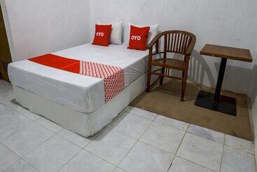 Отель Nurul Hikmah Homestay Syariah & Sport Center By Oyo
