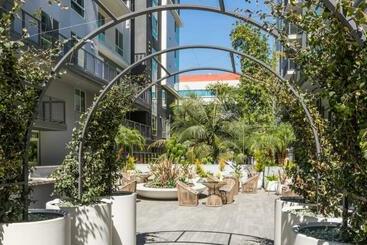 هتل Modern Apartment Rentals