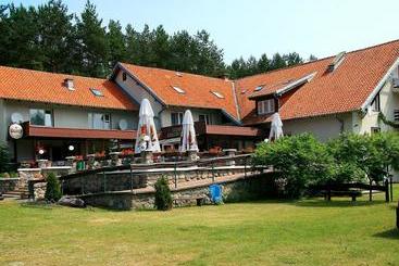 هتل Country Holiday