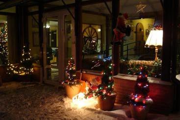هتل Country Holiday