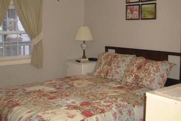 هتل Lazy E Motor Inn