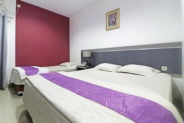 پانسیون Paus Guest House Pekanbaru