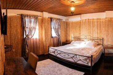 پانسیون Complex Arbanashki Style Panoramic View With Summer And Winter Terrace, Sauna, Children S And Adult