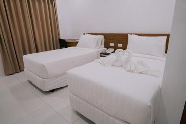 הוסטל Cris Inn Tagum