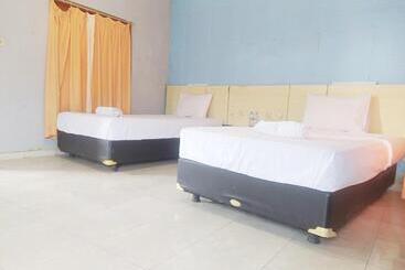 בית מלון כפרי Reddoorz At Deamartaloka Colomadu Solo