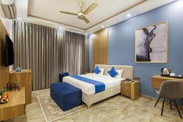 ホテル The Embassy Inn