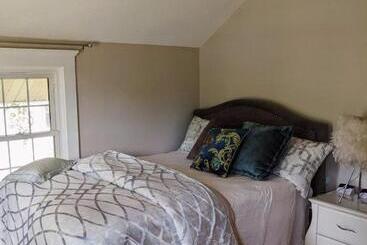 مبيت وإفطار Magnolia Llc Short Term Rentals Private Room On The Second Floor