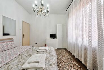 پانسیون Santa Marina Venice Apartment