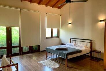 مبيت وإفطار Cozy Luxury Room With Beautiful Views