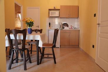 هتل Andrea Apartmanhaz