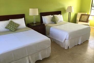 فندق Smuggler's Cove Resort And Marina