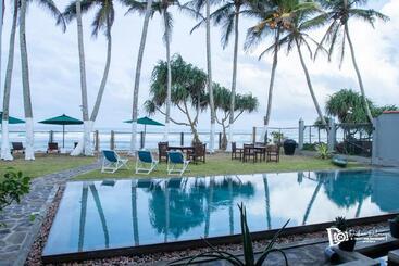 ホテル Shavara Beach