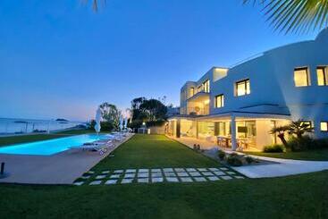 펜션 Fenandgi Luxury Hospitality At Its Finest !