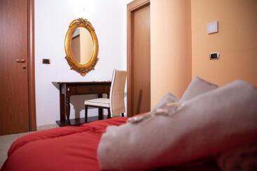 تختخواب و صبحانه Carlo Five