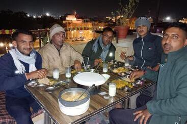 فندق Bhadu