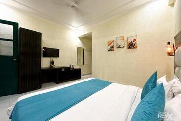 فندق صغير The Wraveler Tapovan Rooms And Dorms