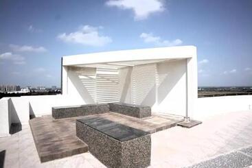 Bed and Breakfast Infinity Penthouse With Pool, Sauna, Gym