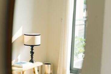 تختخواب و صبحانه Nowhere Retreat