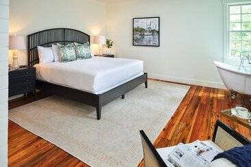 مبيت وإفطار May River Manor