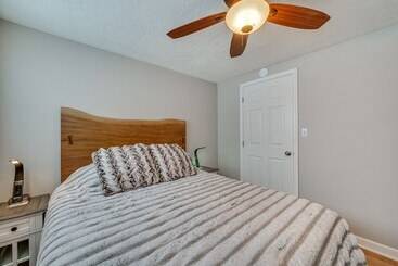 بيت ريفى Cozy Nampa Escape W/ Fireplace + Smart Tv!