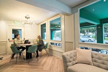 هتل آپارتمان Liv The City Suites